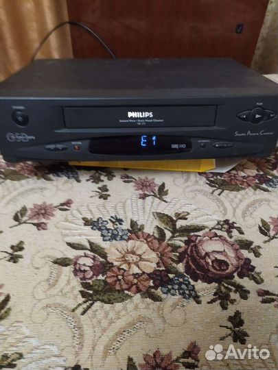 Видеомагнитофон Phillips