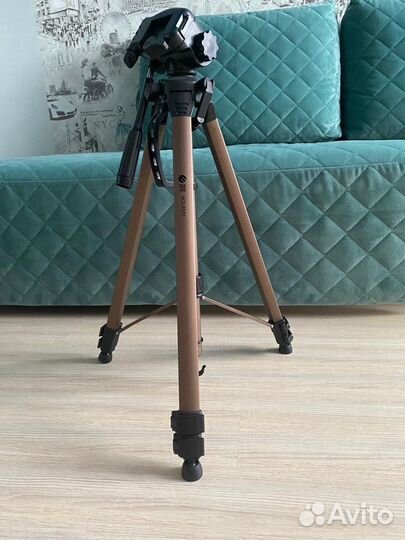 Штатив для фотоаппарата и видеокамер
