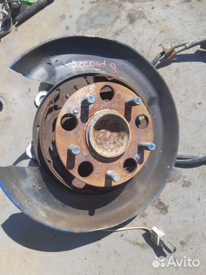 Кулак задний правый Honda Accord viii (8)