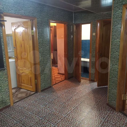 Комната 100 м² в 4-к., 1/5 эт.