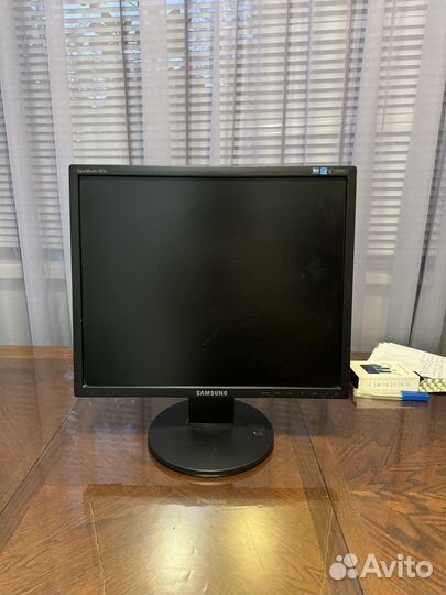 Монитор samsung