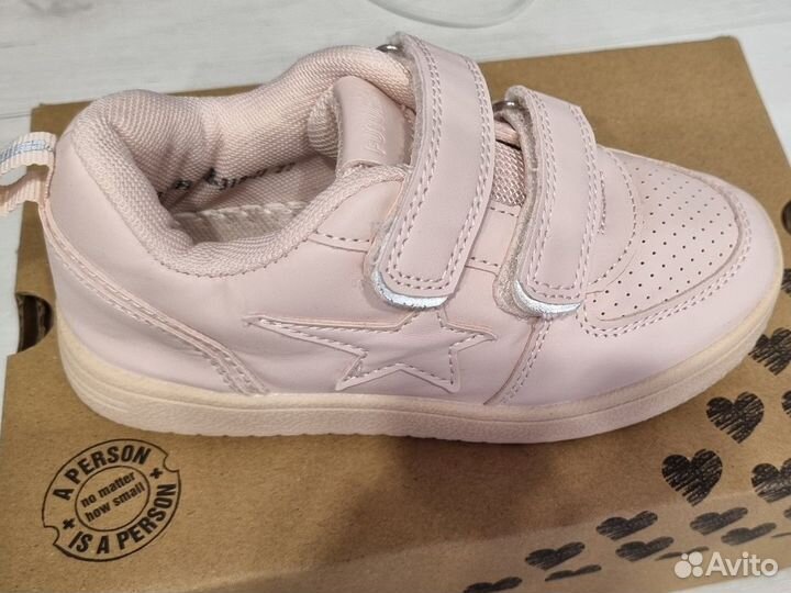 Кроссовки для девочки
