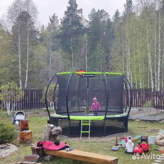 Батут с защитной сеткой