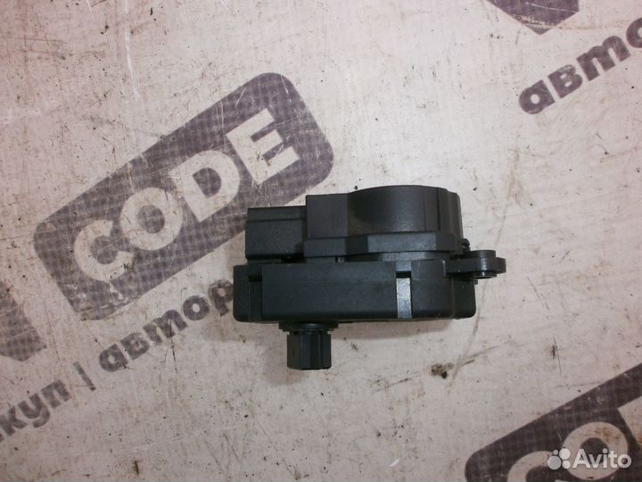 Сервопривод заслонок отопителя Ford Focus 3