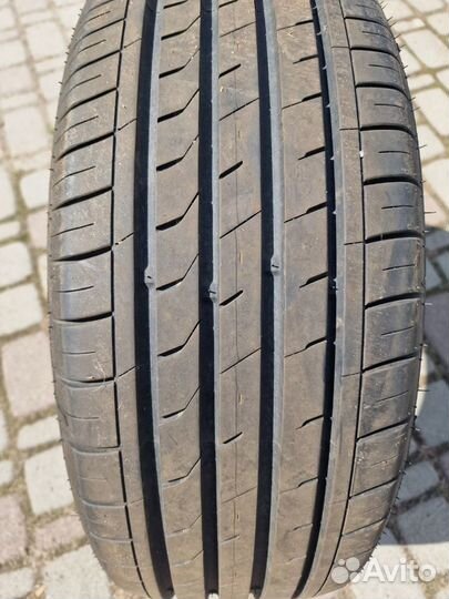 Nexen N Fera RU1 215/60 R16 95