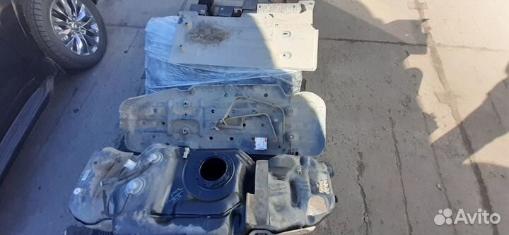 Бензобак Тойота Хайлюкс