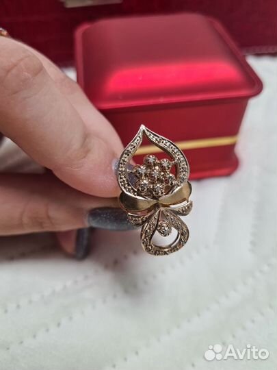 Золотое кольцо с бриллиантами