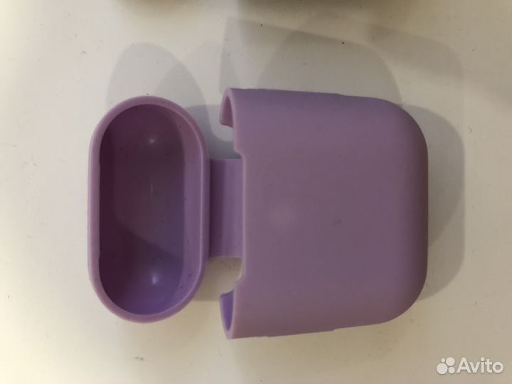 Чехлы на AirPods 1,2 поколения