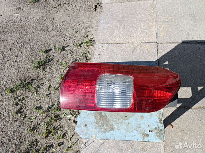 Стоп сигнал Тойота Пробокс