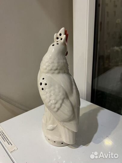 Фарфоровые статуэтка Попугай