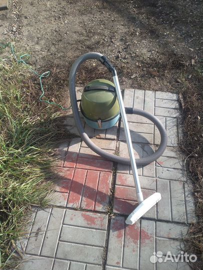 Пылесос ретро