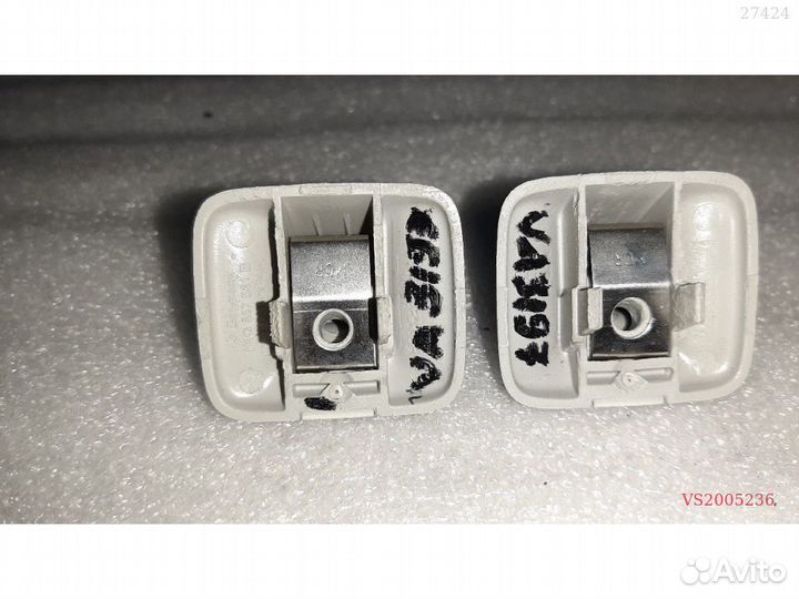 Кронштейн козырька volkswagen golf 6