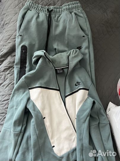 Спортивный костюм женский