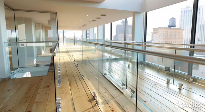 Стеклянное ограждение лестницы