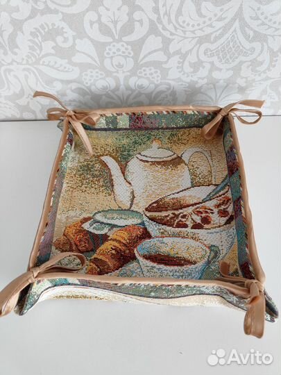 Хлебница-сухарница из гобелена