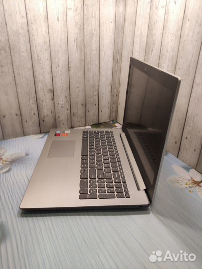 Монстр Lenovo для игр 8GB RAM/intel i7/SSD