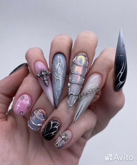 Модель на маникюр