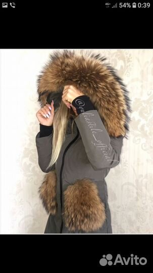 Пуховик зимний длинный женский с мехом