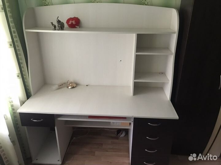 Письменный стол