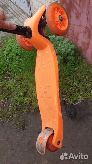 Самокат со светящимися колесами