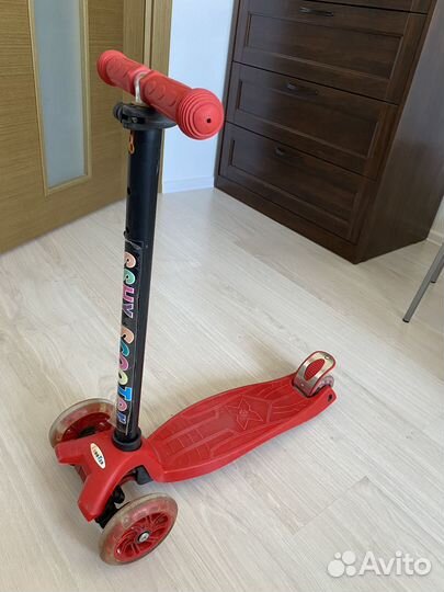 Самокат трехколесный