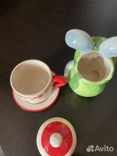 Сахарница и подставка под кухонный инвентарь