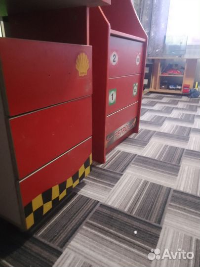 Детский стол с ящиками