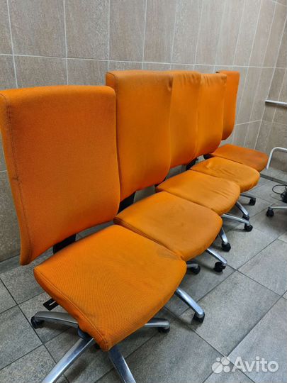Кресла офисные яркие Dauphin Германия 6 штук
