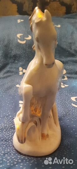 Статуэтка конь