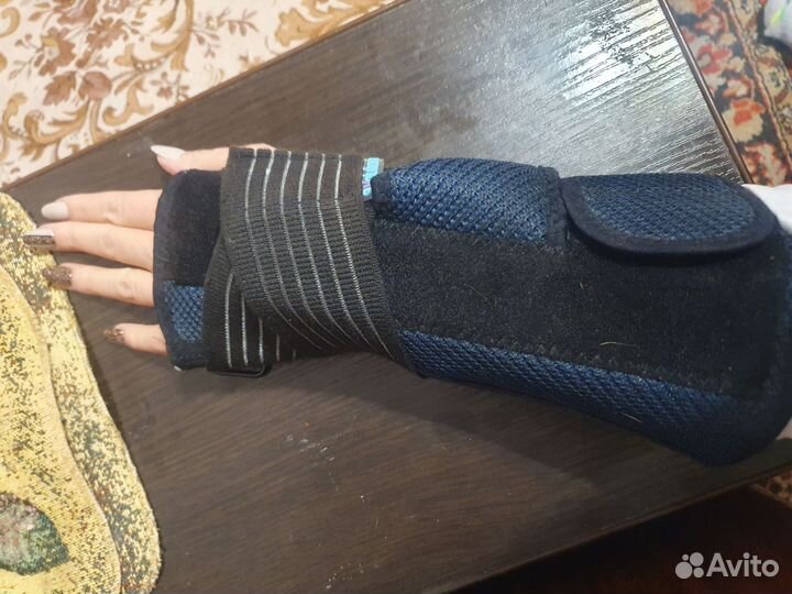 Бандаж компрессионный на лучезапястный сустав