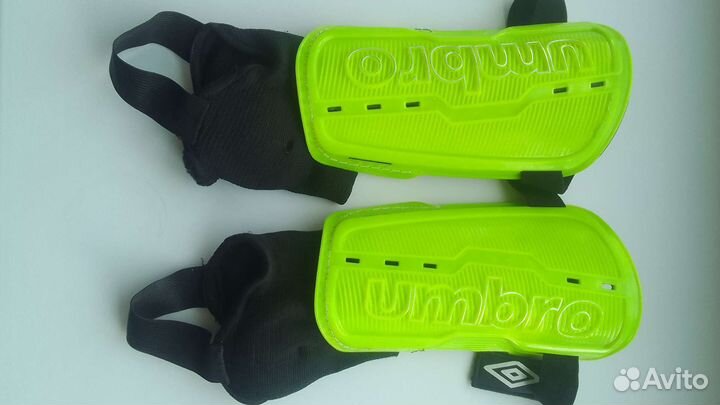 Щитки футбольные Umbro подростковые желтые