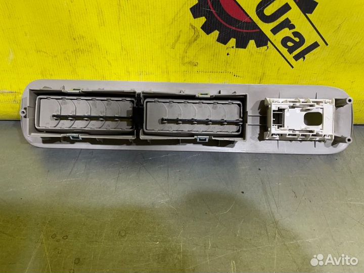 Дефлектор воздушный левый Nissan Patrol Y62 Y62