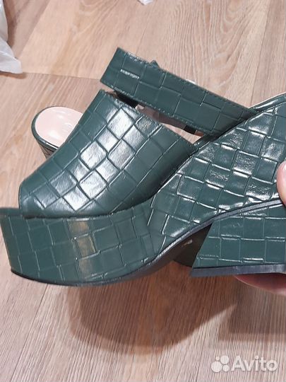 Шлепки женские зеленые 37 размер