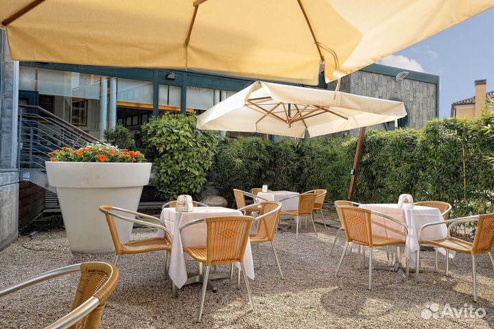 Зонт уличный ветроустойчивый