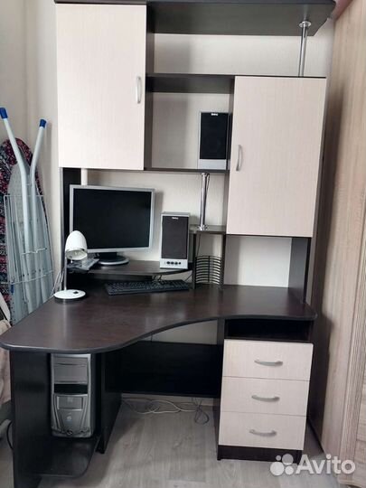 Компьютерный стол