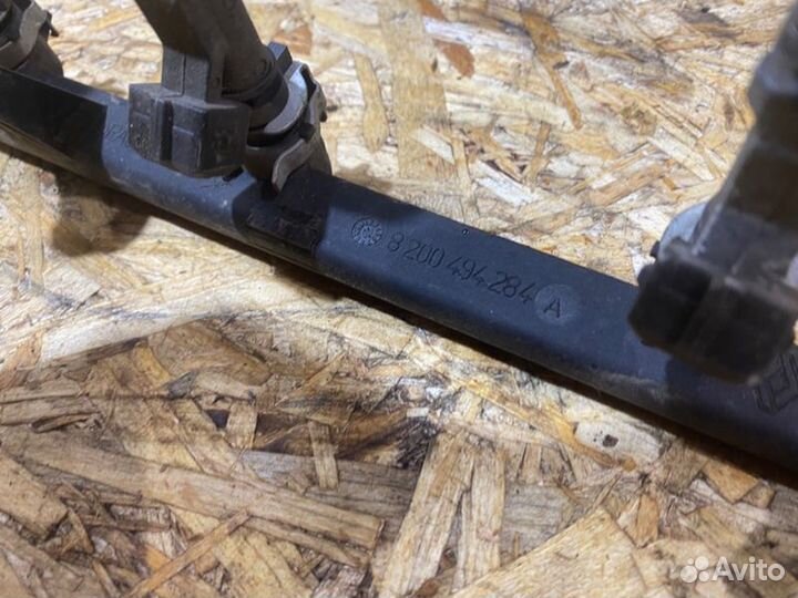 Топливная рампа с форсунками Renault Logan 1.6