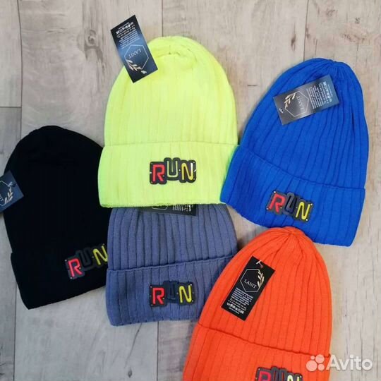 Демисезонные шапки новые