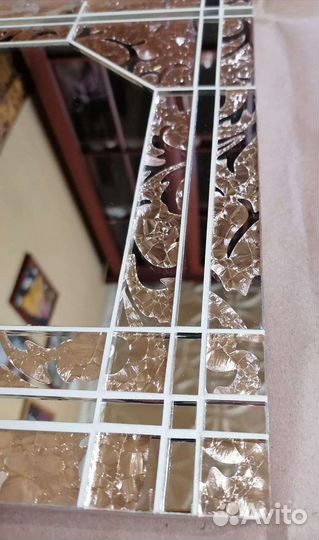 Зеркала в мозаичной раме