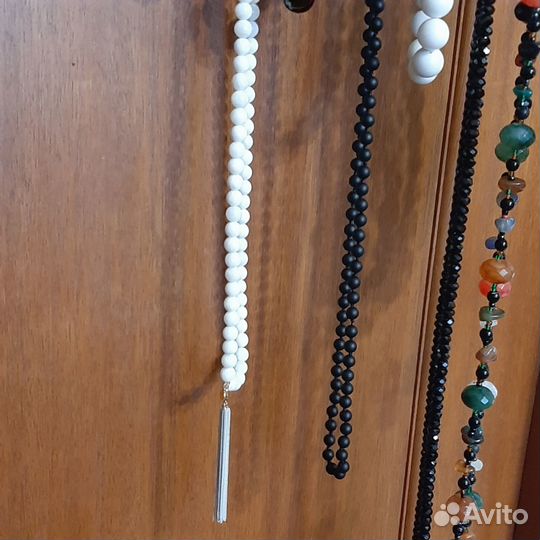 Бусы и другие украшения на шею