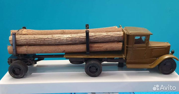 Модель автомобиля 1/43