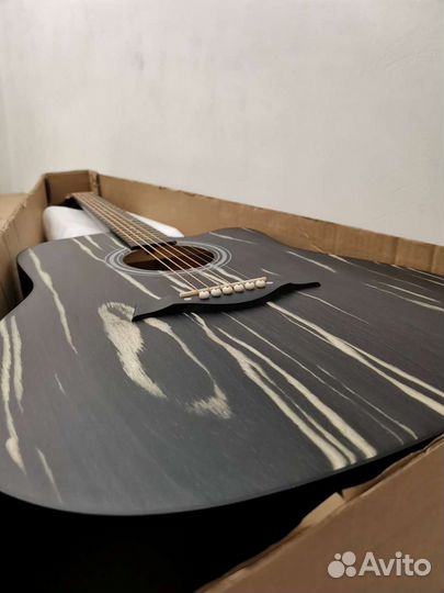 Акустическая гитара
