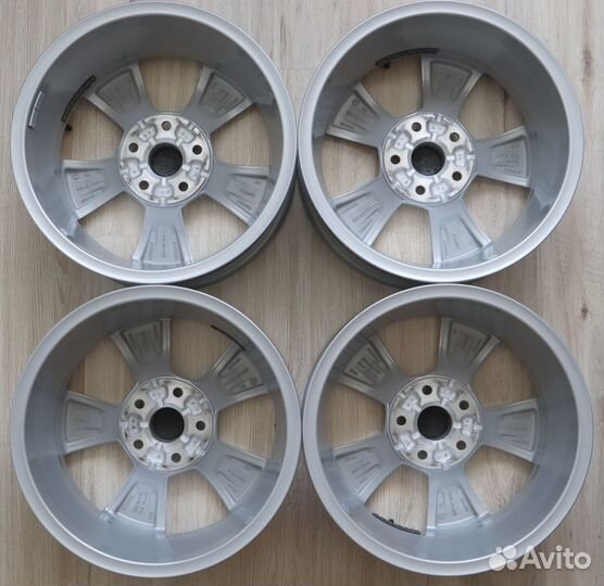 Skoda Octavia R16 оригинал 2022 год