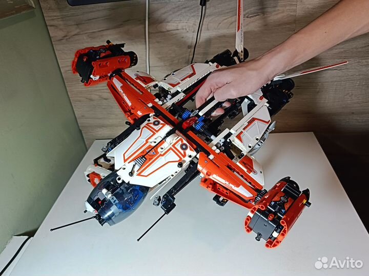 Lego technic 42181 Космический корабль
