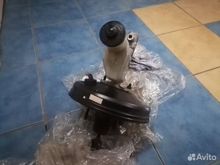 Бачок главного тормозного цилиндра в сборе с вакуу