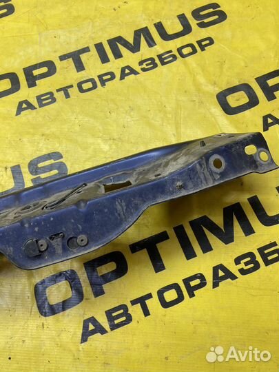 Верхняя рамка радиатора Opel Astra H