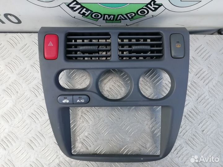 Рамка магнитолы Honda HR-V 3D 1999г