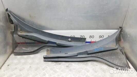 Накладка декоративная (жабо, дождевик) skoda yeti