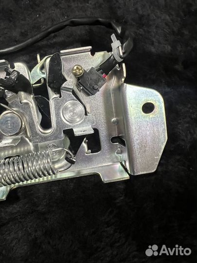 Замок капота с датчиком открытия Паджеро 4