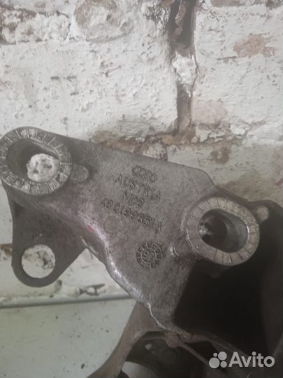 Кронштейн двигателя Audi A4B5