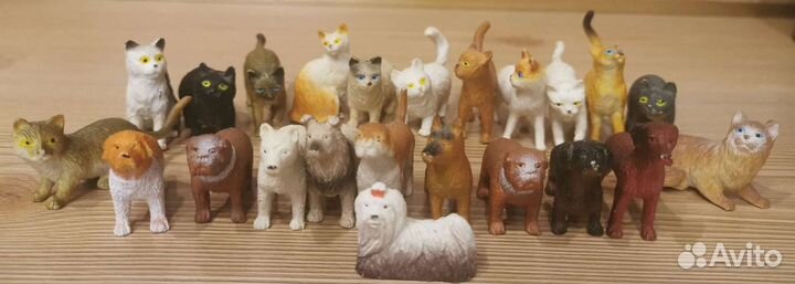 Коллекция игрушечных собак и кошек